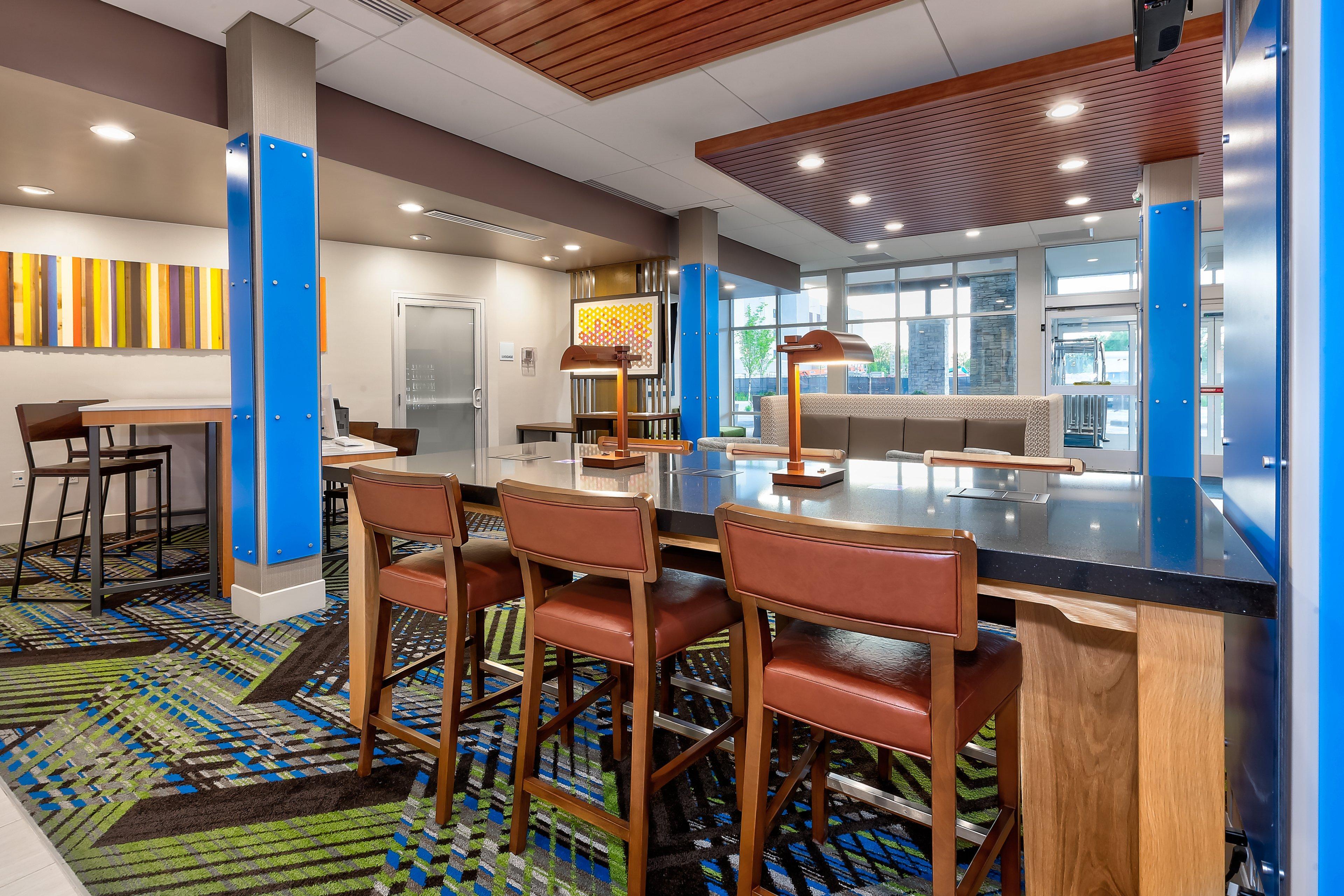 Holiday Inn Express & Suites - Grand Rapids Airport - South By Ihg Cascade Exterior foto